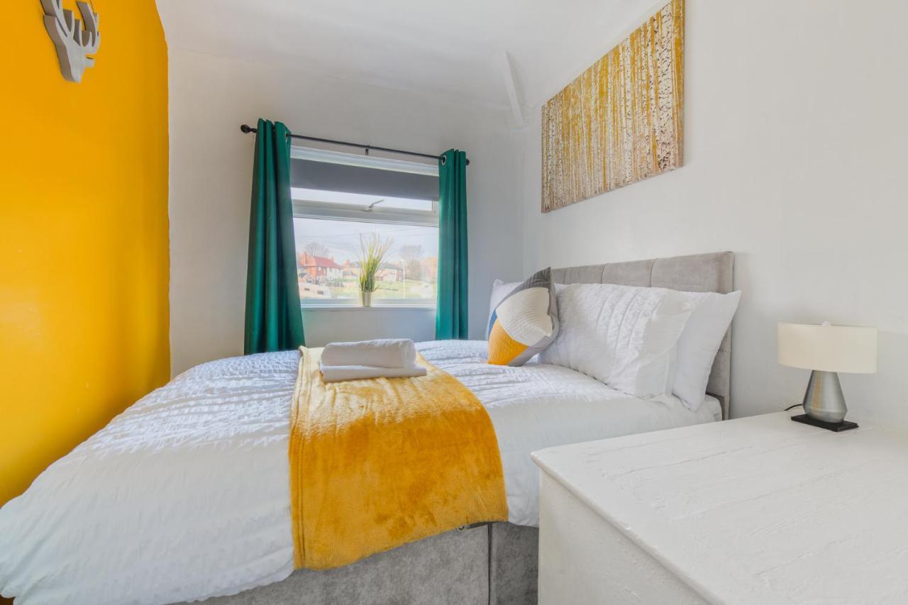 Rookwood House - Spacious Home With Free Parking - Short Stay Leeds Leeds  Exterior photo